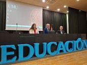 El consejero Víctor Marín participa en un encuentro con alumnado de la Facultad de Educación de la UMU