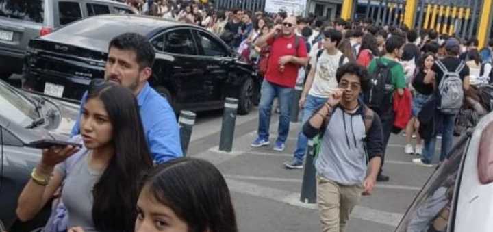 Otro desalojo en la UNAM, ahora en la Prepa 6, por supuesto artefacto explosivo