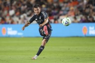 Deadspin | San Diego star 'Chucky' Lozano sits for playoff opener vs. Timbers