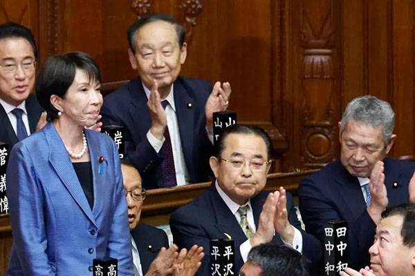 Japón nombra por primera vez a una mujer como primera ministra
