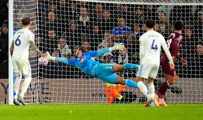 Aaronson scores early as Leeds beat struggling West Ham 2