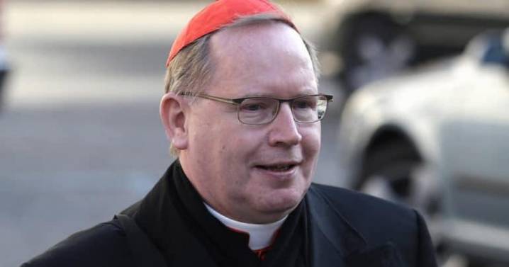 El cardenal Eijk recuerda que los divorciados vueltos a casar solo pueden comulgar si viven en continencia