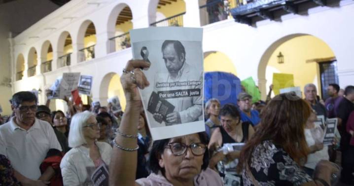 Caso Vicente Cordeyro: en un marcha pidieron "justicia y transparencia" por la muerte del excomisario hallado en el cerro Elefante