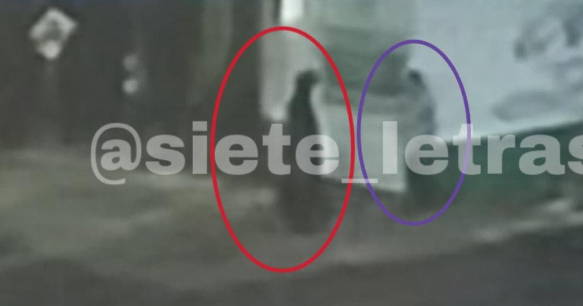 Videos | Degüella sujeto vestido con túnica negra a Amanda Castro en Vista Alegre