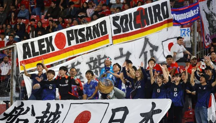 El gesto de los hinchas de Japón tras victoria ante Chile que provocó ola de comentarios