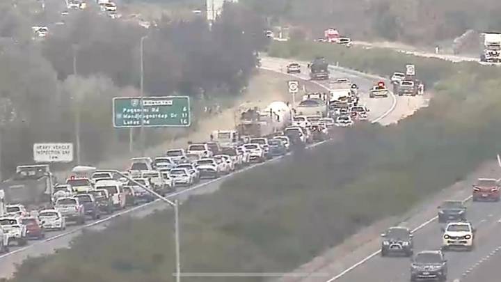 Perth traffic: Kwinana Freeway southbound reduced to one lane following car crash