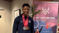 Impresionante: Jokser Albornoz, el colombiano revelación del Mundial de pesas tras ganar tres medallas desde el grupo B de los 94 kilos