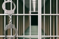 Woman charged after allegedly robbing Regina business, trying to stab staff member