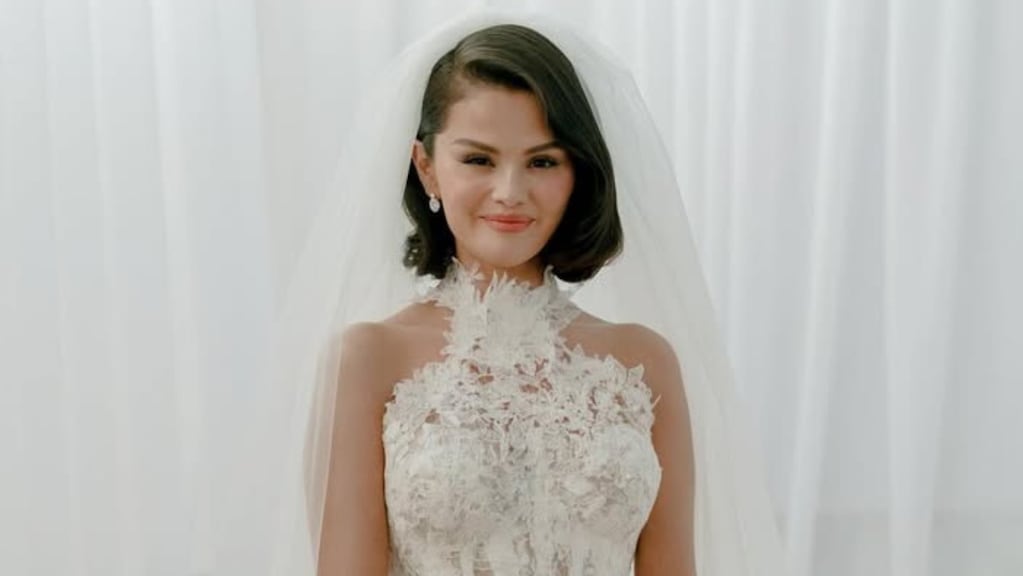 Selena Gómez mostró los tres vestidos Ralph Lauren que usó en su boda con Benny Blanco