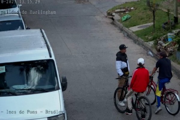 Imágenes sensibles: joven discutió con un conocido en plena calle de Hurlingham y lo mató a tiros