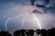 En Cartago un hombre sufrió graves quemaduras tras ser alcanzado por un rayo