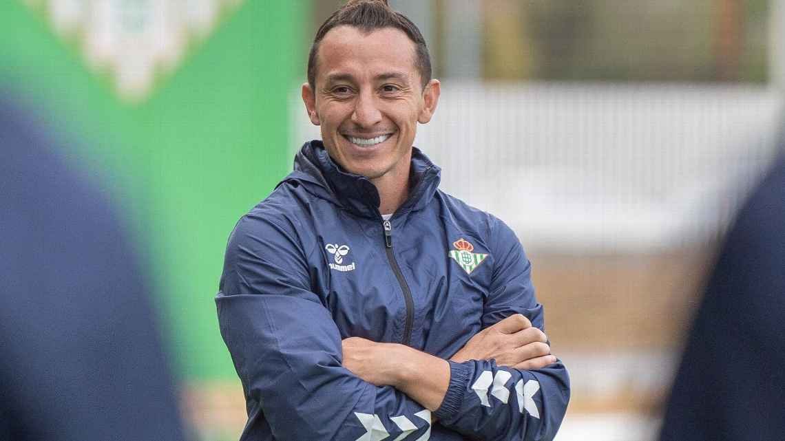 Andrés Guardado inicia carrera de entrenador
