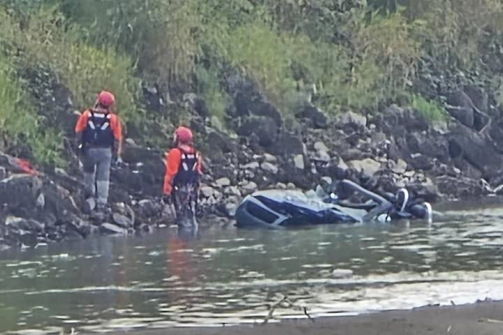 Fishing B.C. doctor helps save man after car plunges into Fraser River in fatal crash
