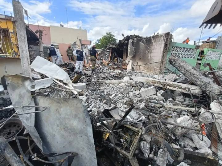 Colapsan seis viviendas por explosión de gas en Nuevo Laredo; muere una mujer