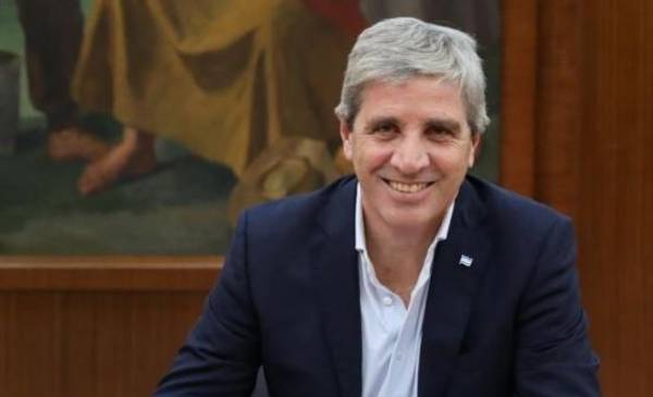 El ministro Caputo arribó a Washington para reunirse con Scott Bessent en busca del salvataje financiero