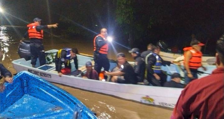 'That is not right': Sheinbaum responds to drug cartel handing food to Mexico flood victims