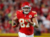 Patrick Mahomes and Travis Kelce lead Chiefs to 3rd straight NFL win