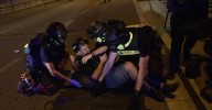 Asuntos Internos de los Mossos investiga la bala de foam disparada contra el fotoperiodista Joan Gálvez