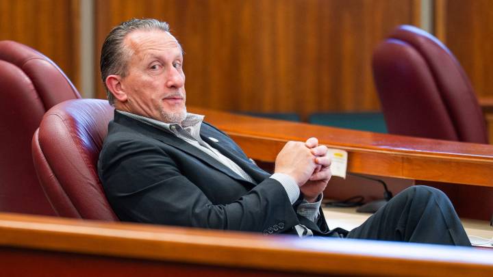 Oakland Co. commissioner files report over controversial contract