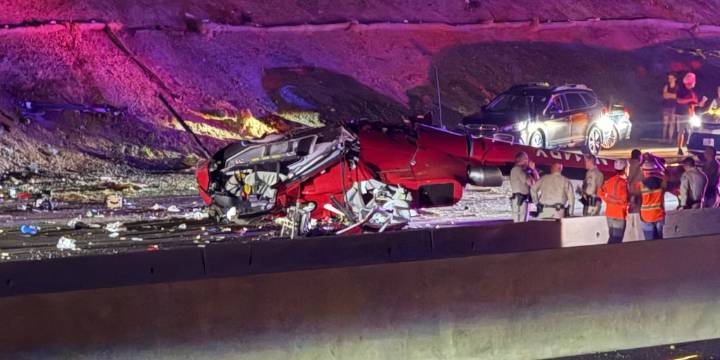 Un helicóptero médico se estrelló en una autopista de California: hay tres personas gravemente heridas