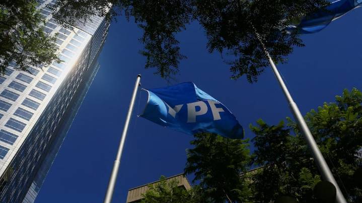 Juicio por YPF: Burford insiste en que la Argentina no postergue la entrega de los chats de sus funcionarios