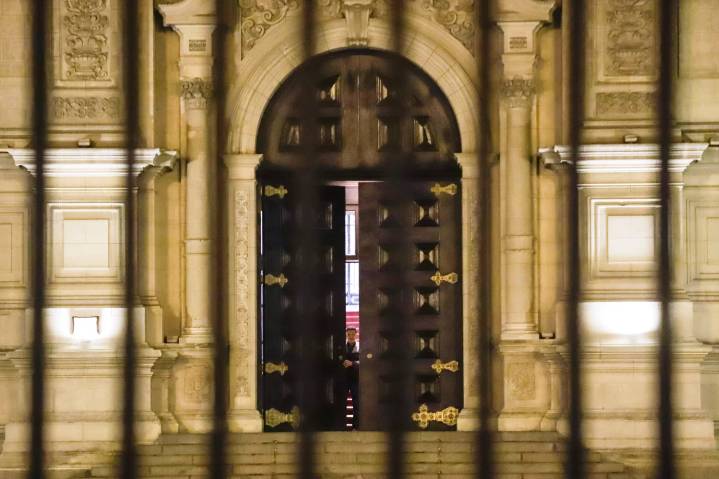 Destitución de presidentes en Perú llega a cuatro en lo que va del siglo XXI