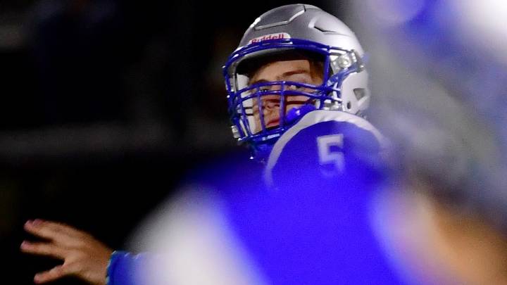 Unbeaten Southern Lehigh football slams Saucon as Sams sets record on nearly perfect night