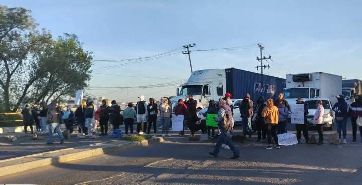 “Piperos” colapsan la autopista México-Puebla y otras vialidades en protesta por cierre de pozos