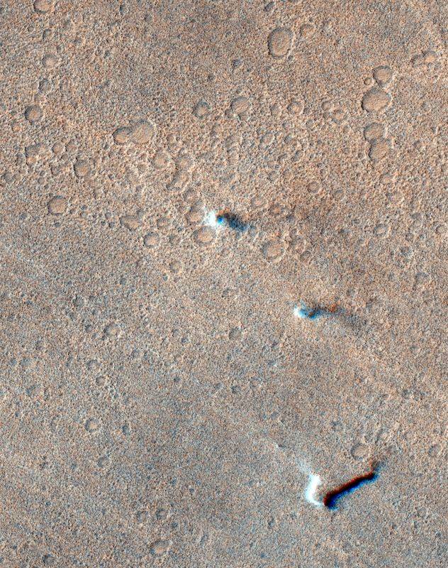Whirlwind ‘dust devils’ reveal blustery conditions at Martian surface