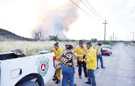 Cierra incendio de maleza avenida Montessori por horas