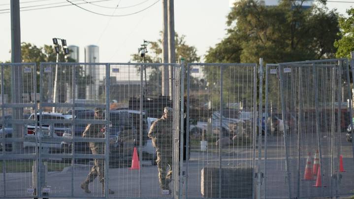 Judge blocks National Guard deployment in Illinois for 2 weeks