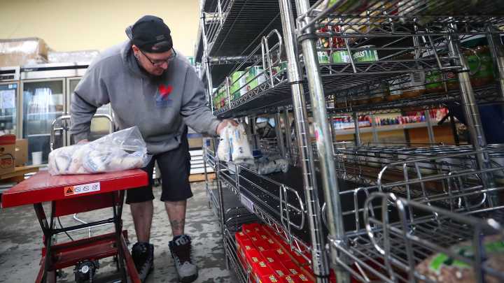 Federal workers turning to Bremerton foodbank amid government shutdown