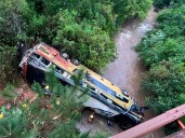 “El auto invadió el carril del colectivo, no frenó ni derrapó, siguió derecho”
