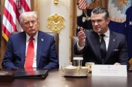 El Pentágono pagará a las tropas militares, dice Donald Trump, transfiriendo $8 mil millones