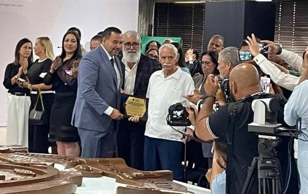 Reconoce Cabildo trayectoria policial de Héctor Mejía Gutiérrez