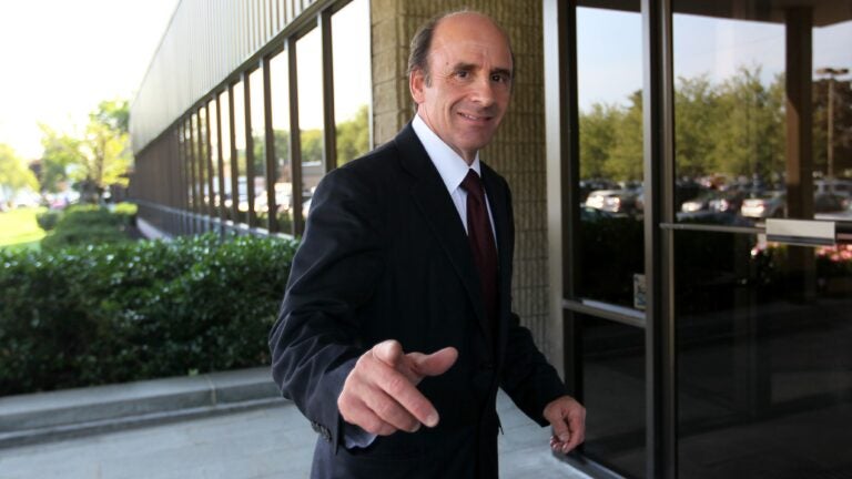 Ex-Market Basket CEO Arthur T. Demoulas demands his job back