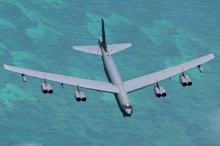 Que la Fuerza Aérea de EEUU vuele sus tres bombarderos B-52 es normal. Que lo haga frente a Venezuela no tanto