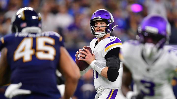 Vikings take advantage of takeaway to close to within 24