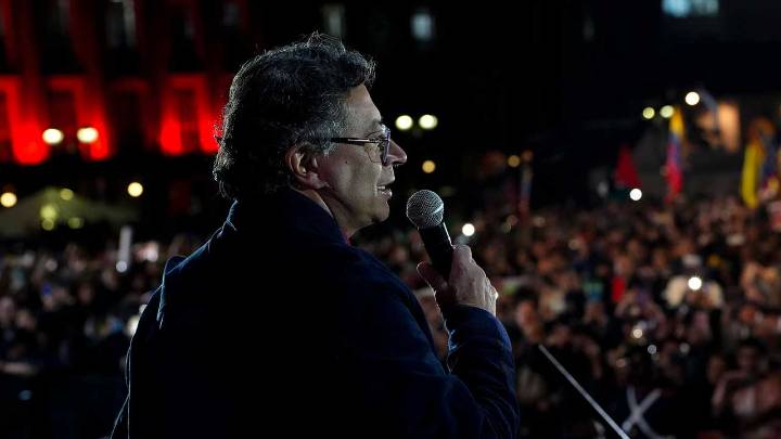 Petro pidió conformar comité social para recoger firmas y redactar el proyecto de ley y convocar la Asamblea Nacional Constituyente