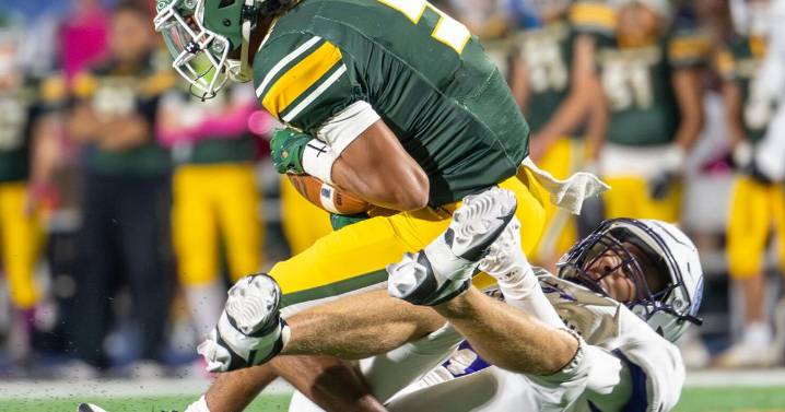 High school football notebook: Braves don't give up