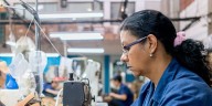 Petro bajó a 0% los aranceles para insumos textiles y de cuero: industriales temen un “duro golpe” a las hilanderías