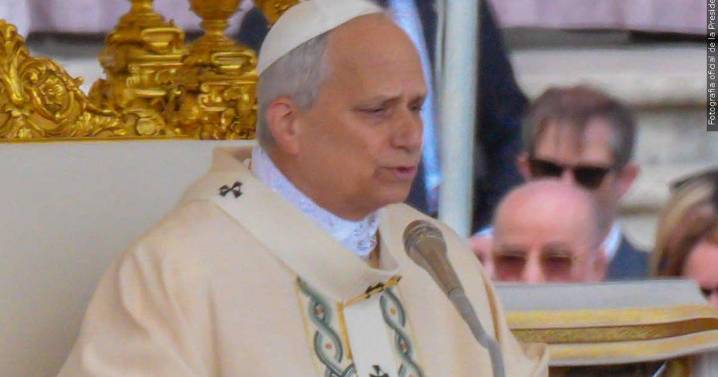 Pope meets with Chicago union leaders, urges migrant welcome as crackdown underway in hometown