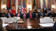 Trump, en reunión de gabinete: "Mi Administración sigue cumpliendo a pesar de los lunáticos radicales de izquierda que cerraron nuestro Gobierno"