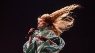 Florence + The Machine invoca los fantasmas del cuerpo en 'Everybody Scream'