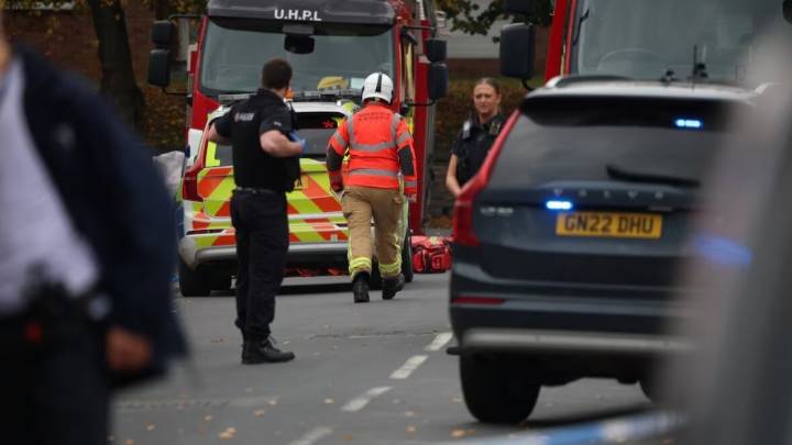 4 injured in stabbing, ramming attack near UK synagogue; suspect shot by police