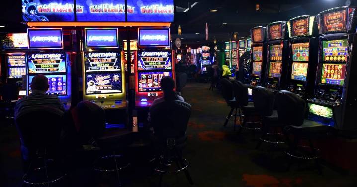 Pubs and clubs do not have to shut down machines to help problem gamblers