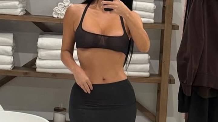 Kardashian Curves -- Can You Guess the Famous Sister?!