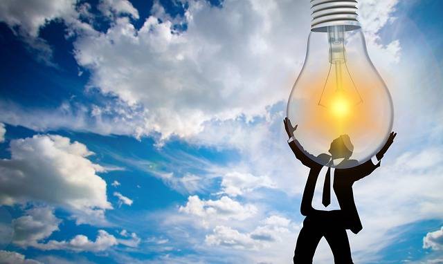 Error en las cuentas de luz: expertos advierten efectos en precios, deudas hipotecarias y arriendos