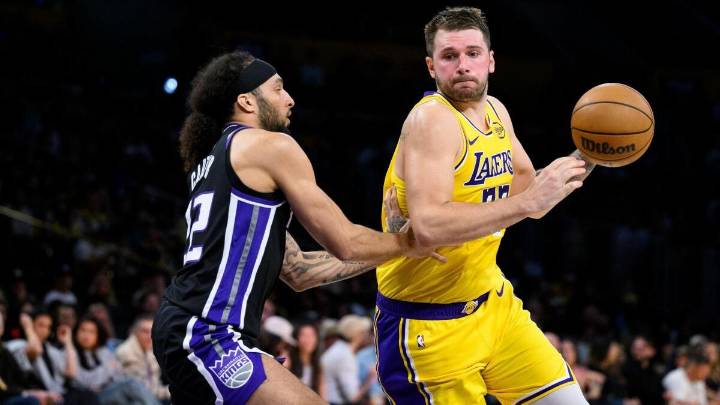Warriors vs. Lakers odds, prediction, bets: 2025 NBA Opening Night picks from proven model