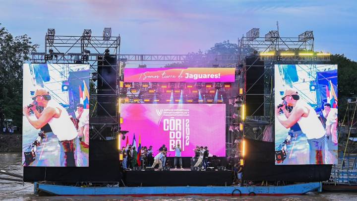 Córdoba prendió su llama deportiva con show de drones y fiesta sobre el río Sinú